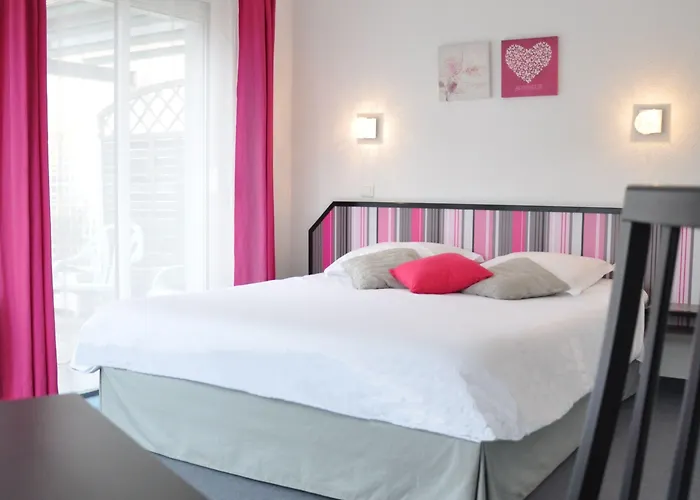 阿玛杜尔酒店 2* 罗卡马杜尔